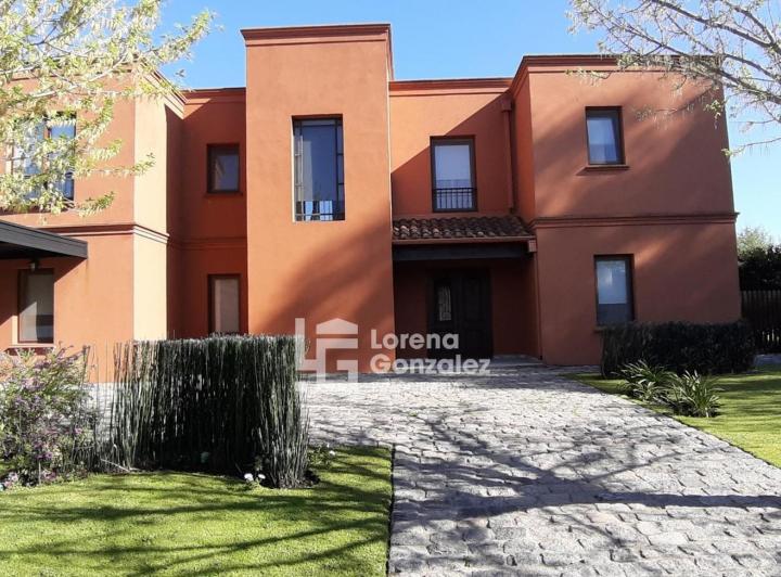 Casa · 300m² · 6 Ambientes · 7 Cocheras
