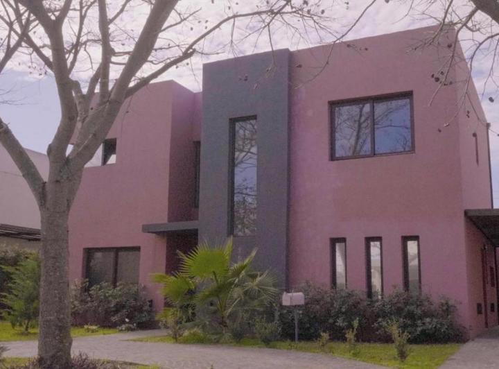 Casa · 186m² · 5 Ambientes · 2 Cocheras