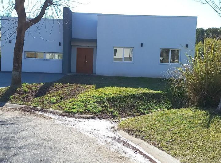 Casa · 180m² · 5 Ambientes