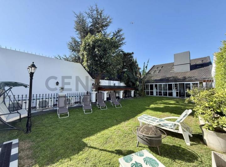 Casa · 495m² · 6 Ambientes · 1 Cochera