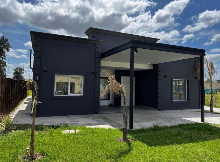 Casa · 150m² · 5 Ambientes · 4 Cocheras
