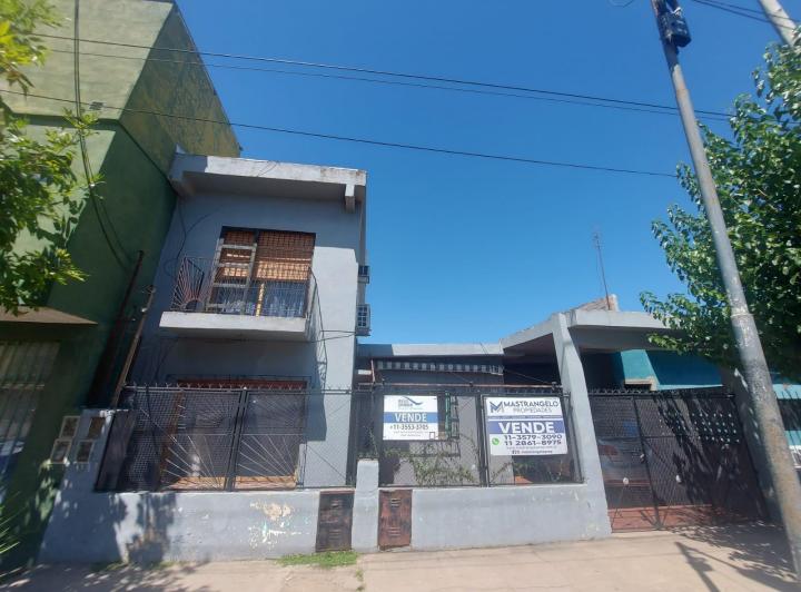 Casa · 141m² · 6 Ambientes · 1 Cochera