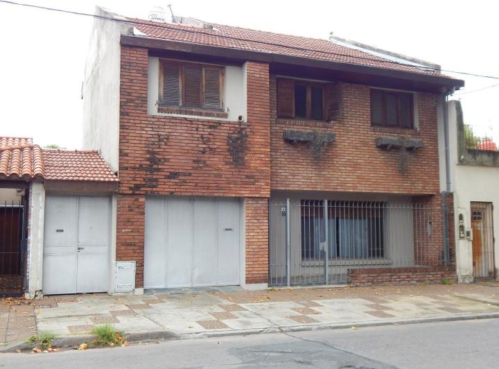 Casa · 230m² · 5 Ambientes · 3 Cocheras