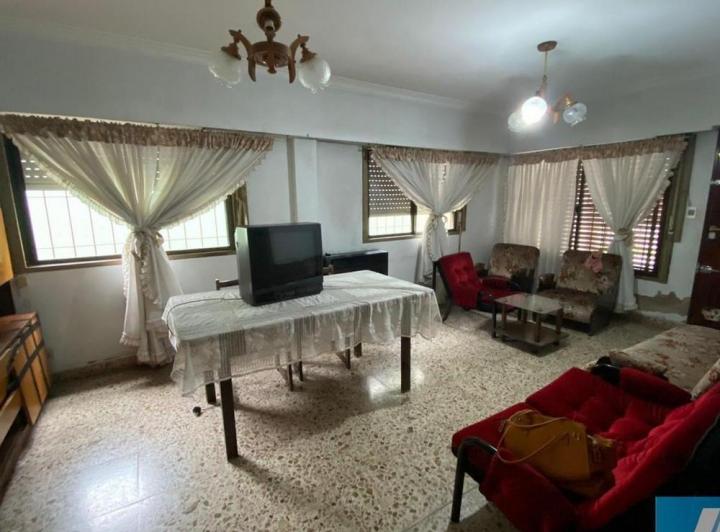 Casa · 130m² · 6 Ambientes · 3 Cocheras