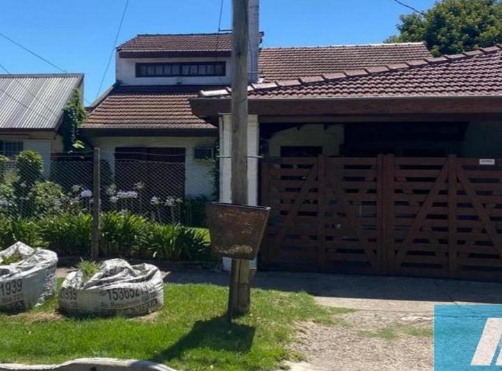 Casa · 180m² · 5 Ambientes · 2 Cocheras