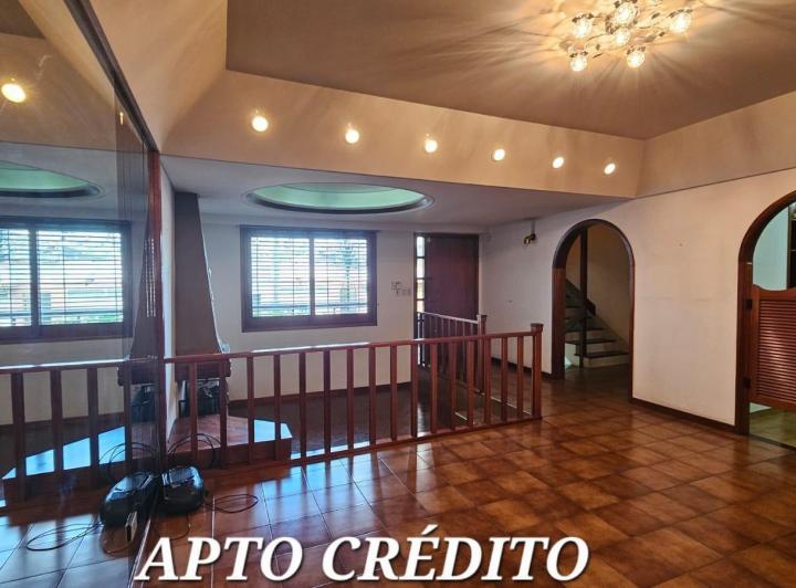 Casa · 190m² · 6 Ambientes · 2 Cocheras