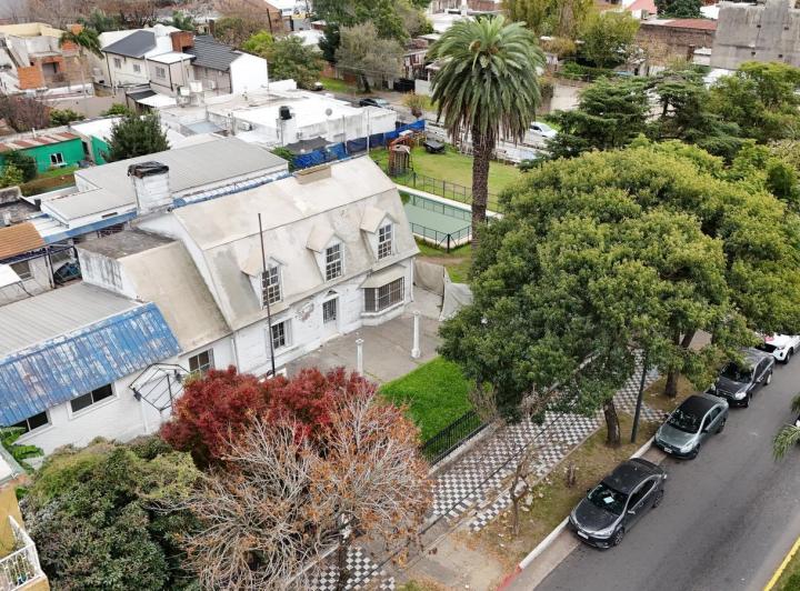 Casa · 300m² · 10 Ambientes · 1 Cochera
