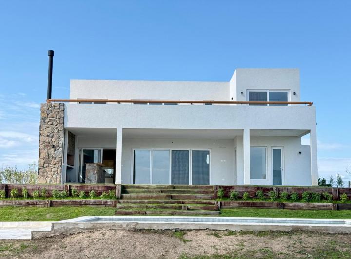 Casa · 900m² · 7 Ambientes · 5 Cocheras