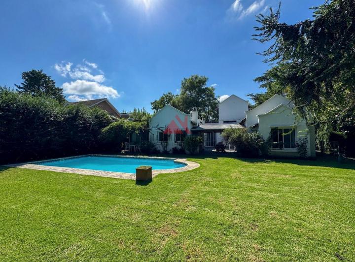Casa · 159m² · 5 Ambientes · 1 Cochera