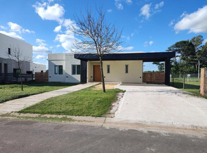Casa · 199m² · 5 Ambientes · 4 Cocheras