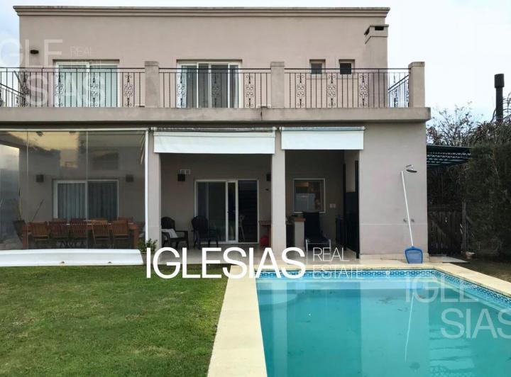 Casa · 225m² · 5 Ambientes · 2 Cocheras
