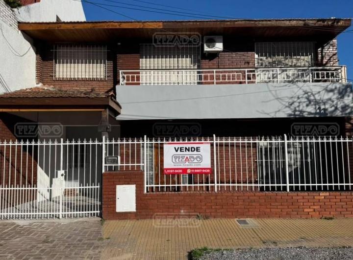 Casa · 207m² · 6 Ambientes · 1 Cochera