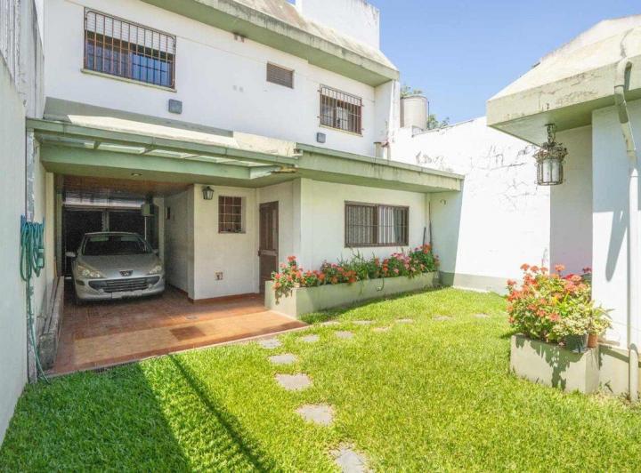 Casa · 144m² · 5 Ambientes · 3 Cocheras