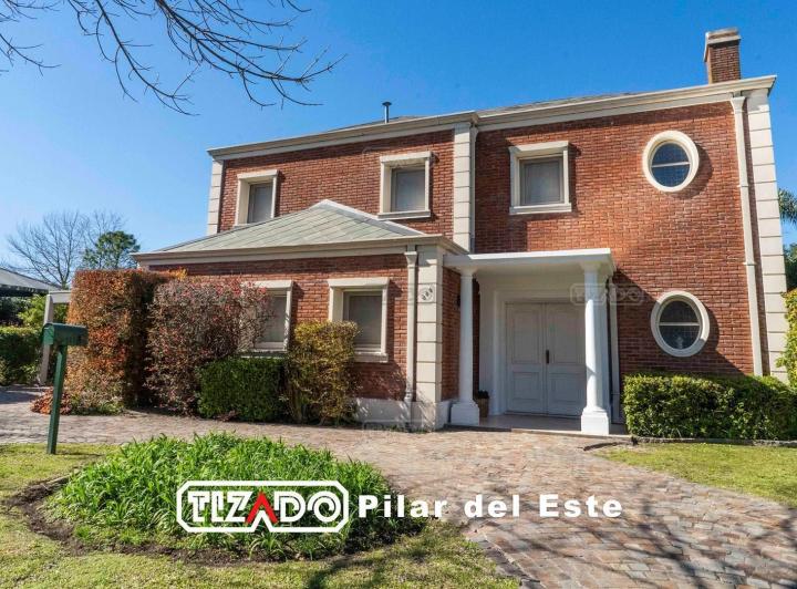 Casa · 172m² · 5 Ambientes · 2 Cocheras