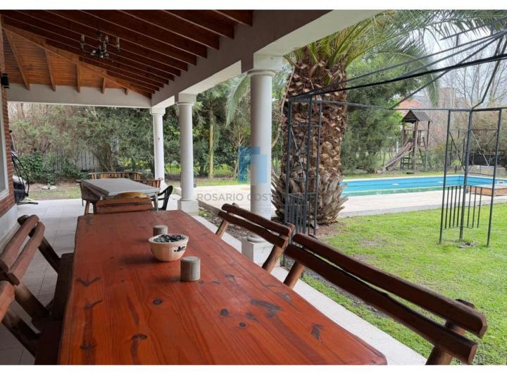 Casa · 252m² · 5 Ambientes · 2 Cocheras