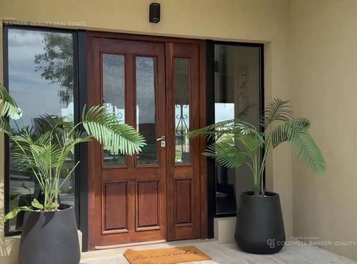Casa · 653m² · 5 Ambientes · 4 Cocheras