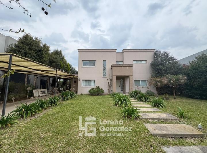 Casa · 212m² · 5 Ambientes · 3 Cocheras