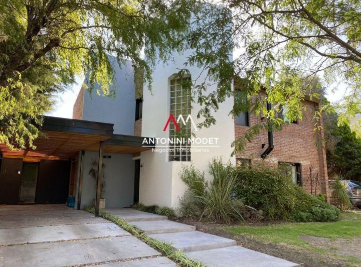Casa · 180m² · 5 Ambientes · 5 Cocheras