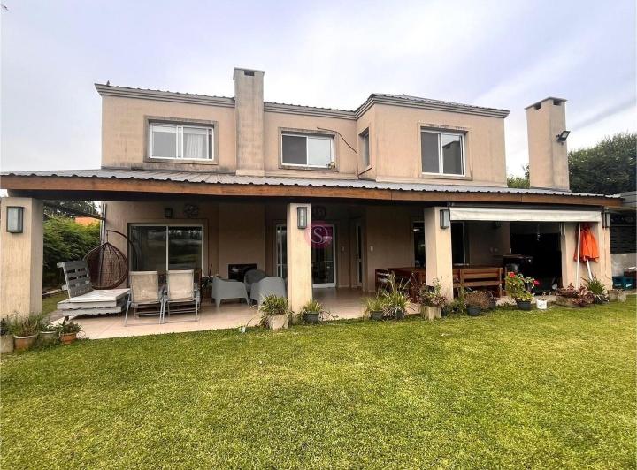 Casa · 294m² · 7 Ambientes · 2 Cocheras