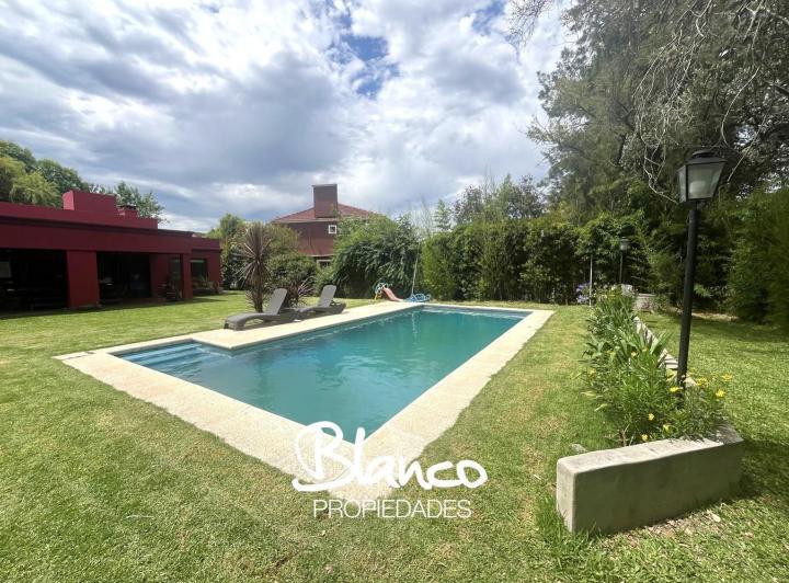 Casa · 144m² · 5 Ambientes · 2 Cocheras
