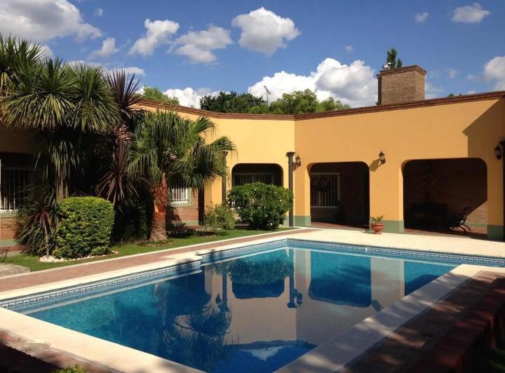 Casa · 260m² · 6 Ambientes · 1 Cochera