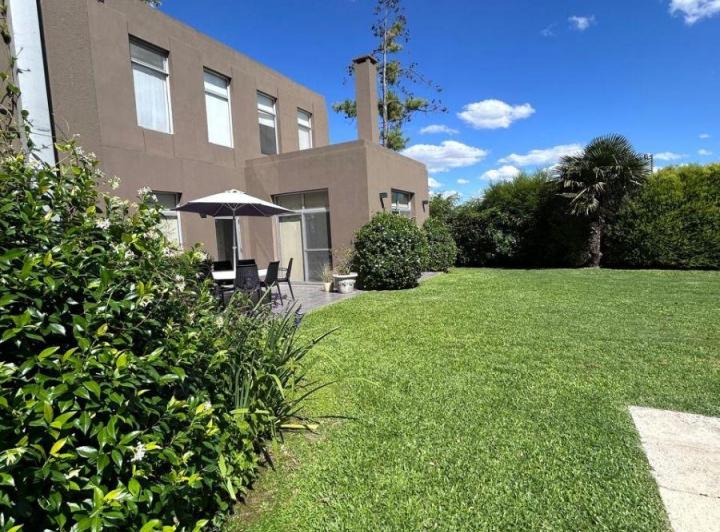 Casa · 198m² · 5 Ambientes