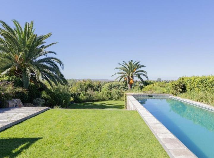 Casa · 565m² · 8 Ambientes · 2 Cocheras