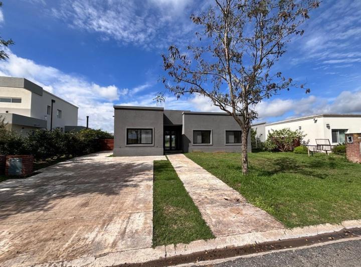 Casa · 180m² · 5 Ambientes · 2 Cocheras