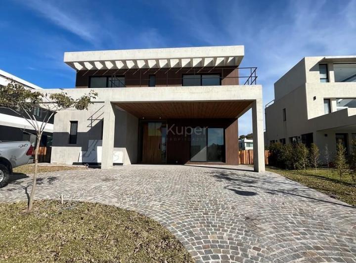 Casa · 465m² · 6 Ambientes