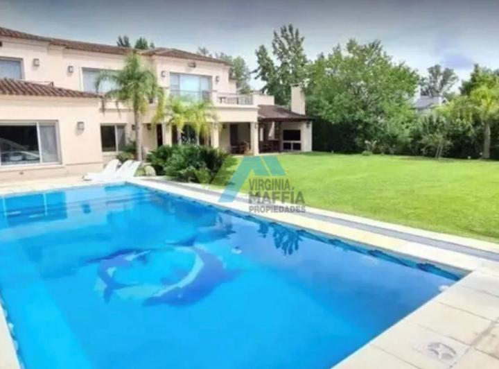 Casa · 570m² · 6 Ambientes · 2 Cocheras