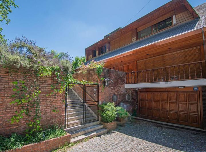 Casa · 412m² · 6 Ambientes · 1 Cochera