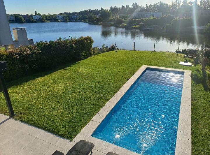 Casa · 270m² · 5 Ambientes · 5 Cocheras