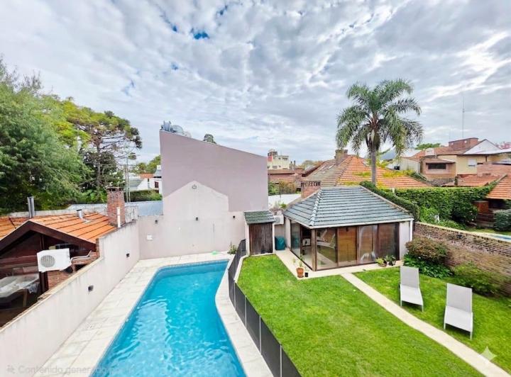 Casa · 447m² · 7 Ambientes · 3 Cocheras