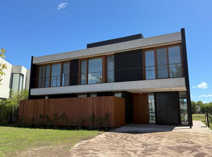 Casa · 252m² · 5 Ambientes