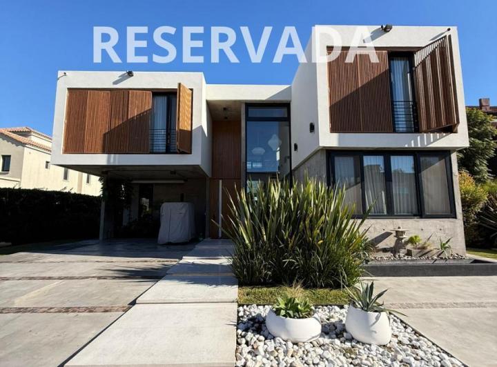 Casa · 400m² · 7 Ambientes
