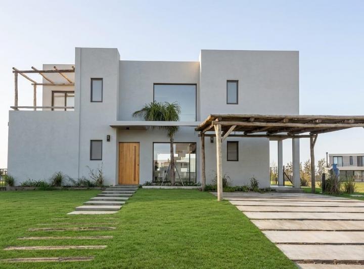 Casa · 187m² · 5 Ambientes · 4 Cocheras