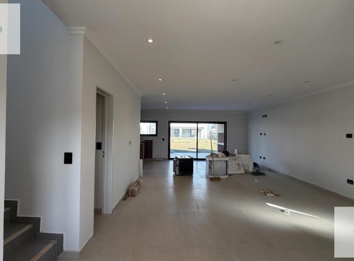 Casa · 197m² · 5 Ambientes · 4 Cocheras