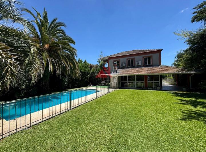 Casa · 200m² · 5 Ambientes · 1 Cochera