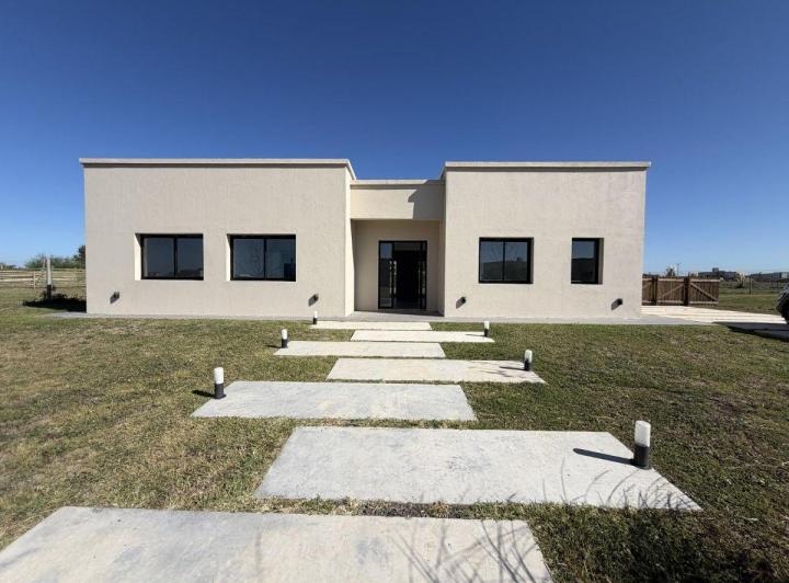 Casa · 155m² · 6 Ambientes · 2 Cocheras