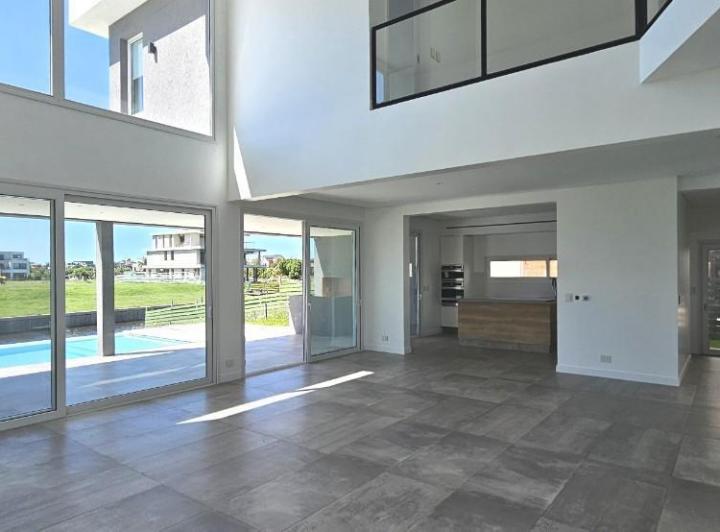 Casa · 510m² · 7 Ambientes · 2 Cocheras