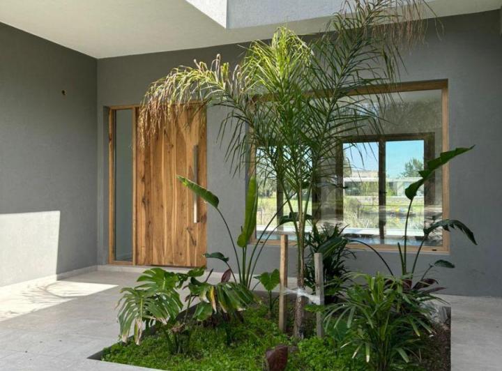 Casa · 185m² · 5 Ambientes · 2 Cocheras