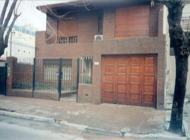 Casa · 180m² · 5 Ambientes · 2 Cocheras