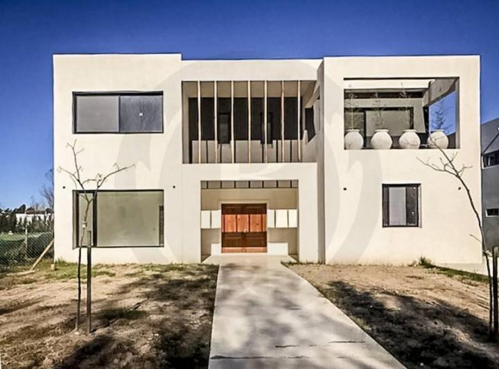 Casa · 440m² · 5 Ambientes