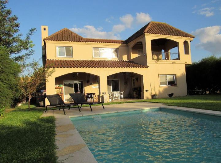 Casa · 277m² · 5 Ambientes · 1 Cochera
