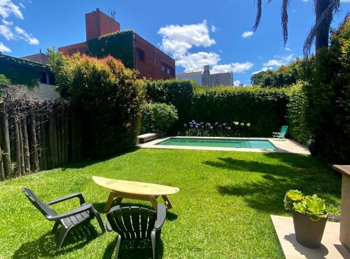 Casa · 260m² · 5 Ambientes · 1 Cochera