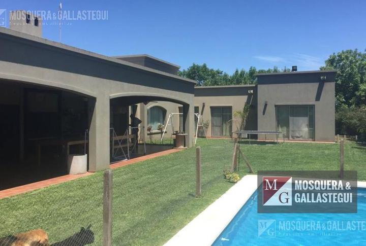 Casa · 275m² · 5 Ambientes · 4 Cocheras