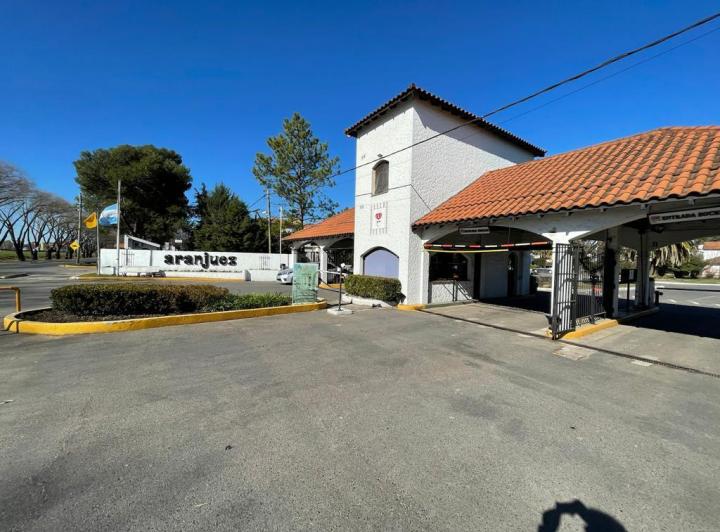 Casa · 200m² · 6 Ambientes · 2 Cocheras