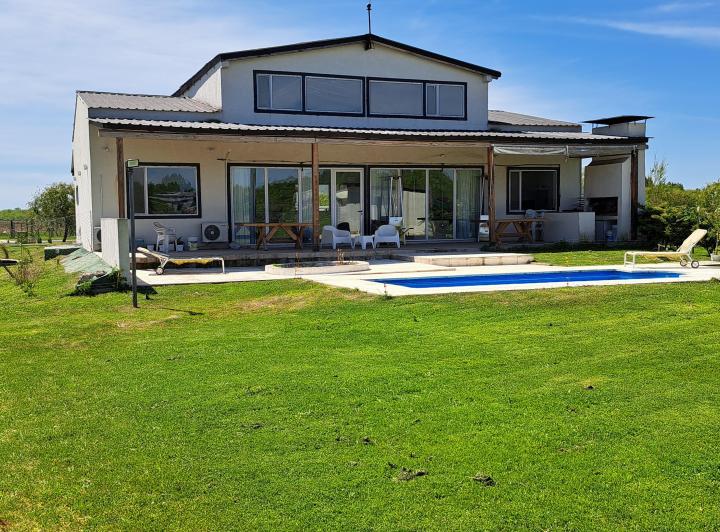 Casa · 400m² · 7 Ambientes · 6 Cocheras
