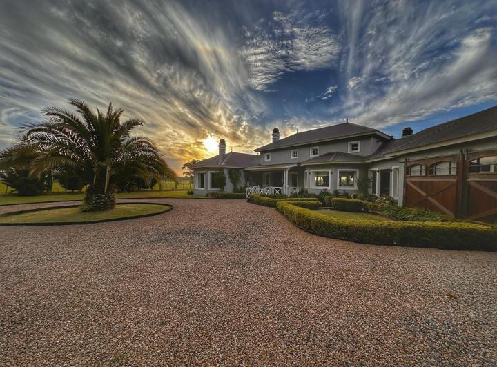 Casa · 343m² · 5 Ambientes · 2 Cocheras