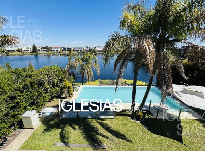 Casa · 305m² · 6 Ambientes · 1 Cochera